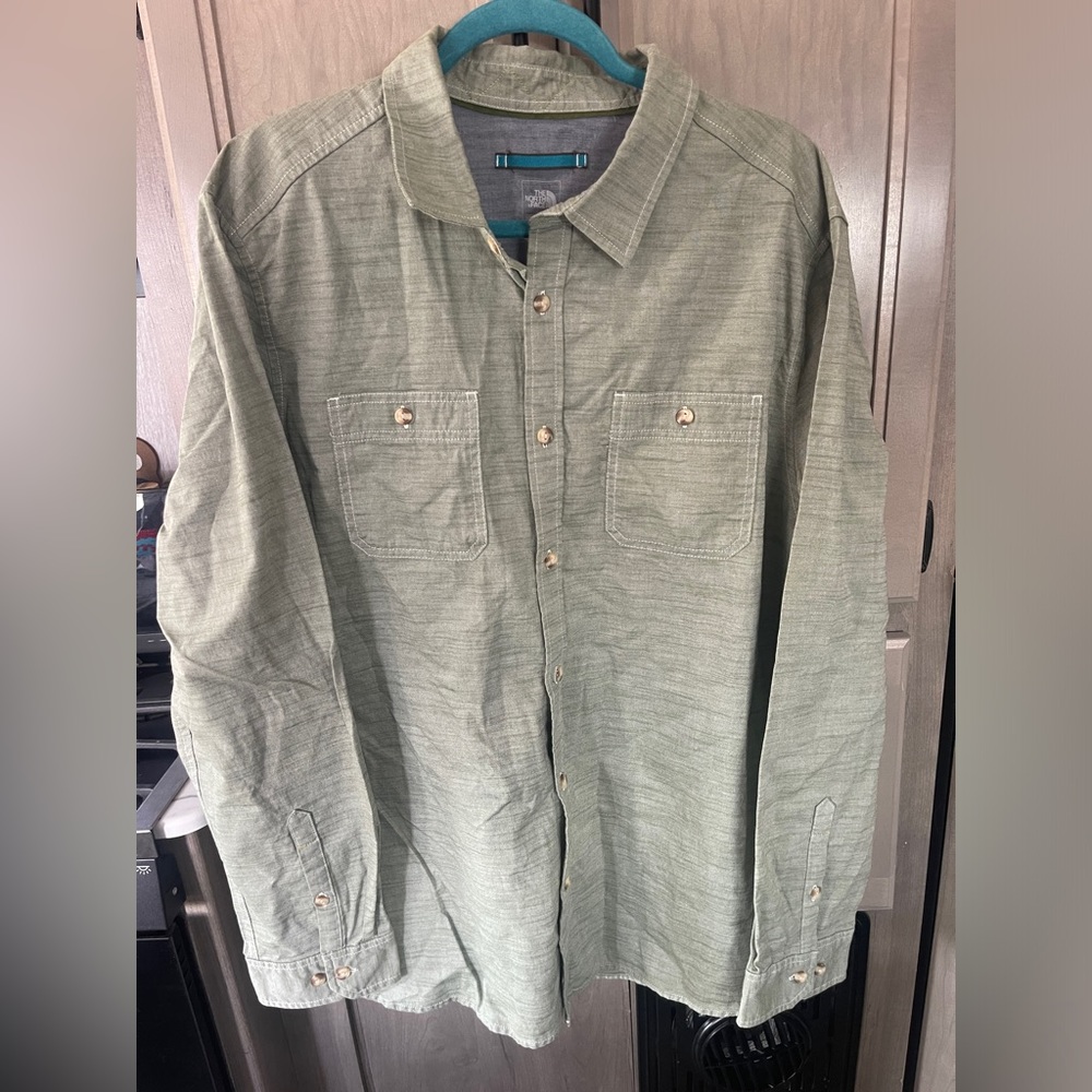 The North Face men’s button up shirt size XL